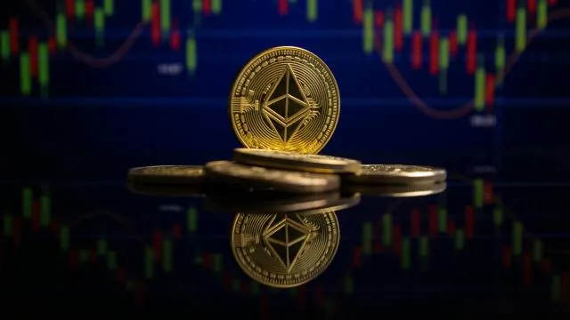 Crypto Trader Accumulates Ethereum Amid Market Weakness