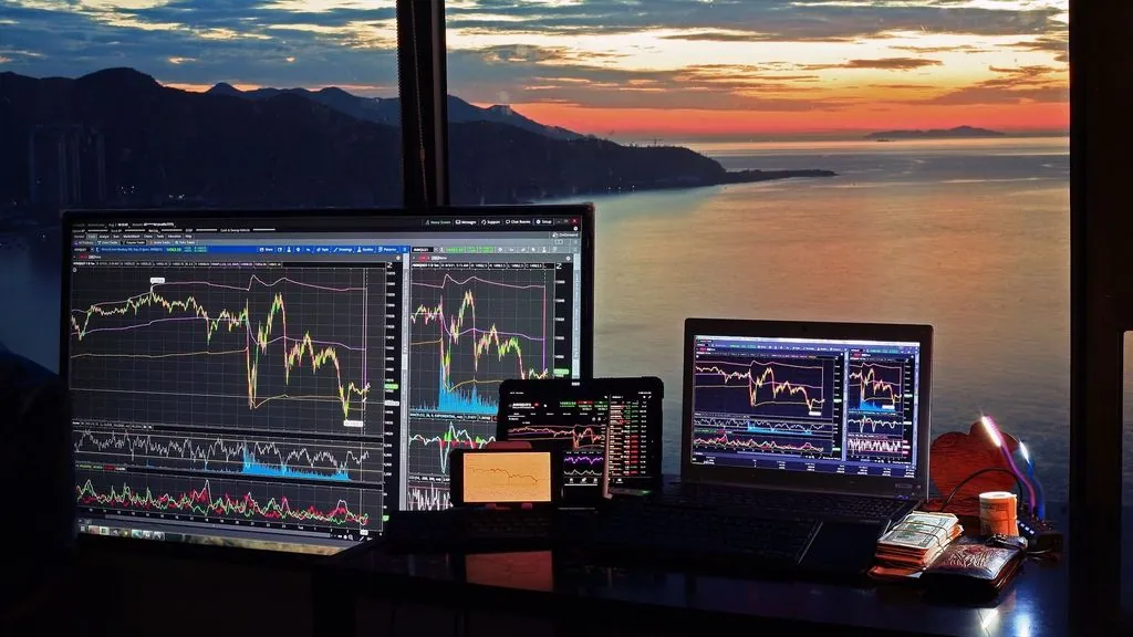 Bitcoin Spot ETFs See $635M Outflow as Price Retreats From 200-Day Average