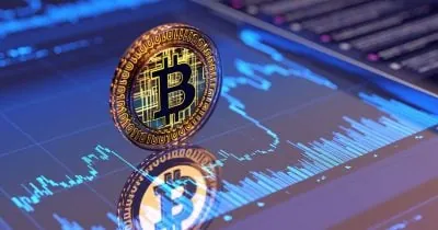 Bitcoin Falls to $77K, Triggering $526M in Liquidations