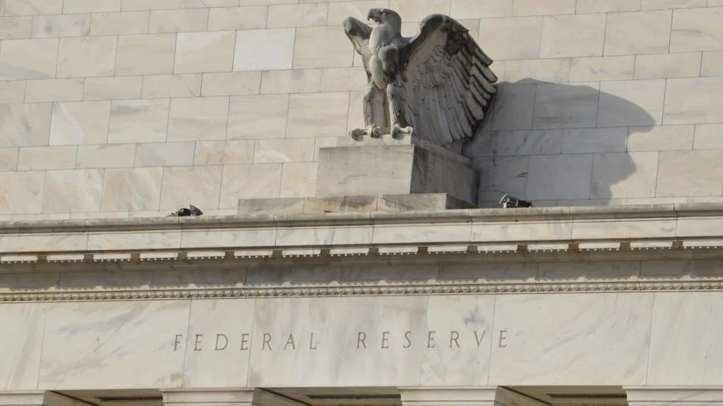 Fed Policy Shifts Create Incremental Moves Across Crypto Markets