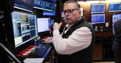Stock Indexes Reach Record Closes as Tech Gains Offset Geopolitical Concerns
