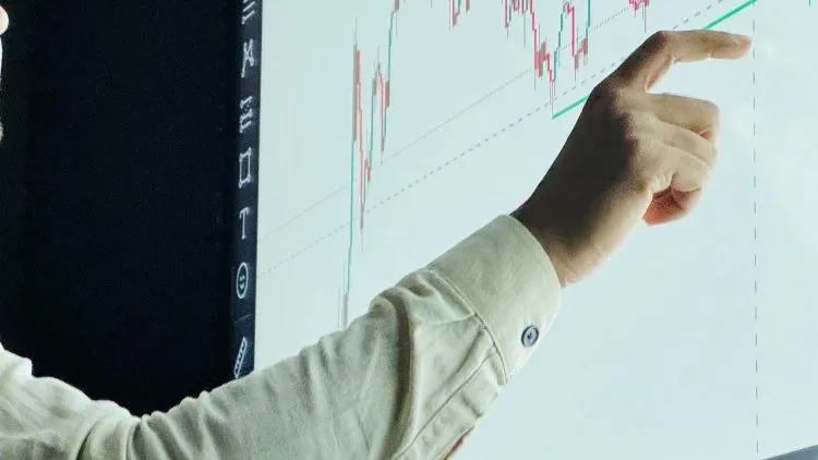 XRP Analyst Points to Falling Wedge Pattern Ahead of Potential Rally