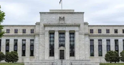 Fed Rate Hike Bets Rise on Strong US Jobs Report, Pressuring Crypto