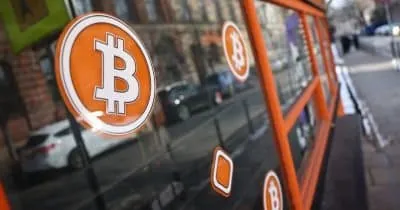 Bitcoin Falls 2% Amid Iran Strikes; Crypto Liquidations Approach $1B