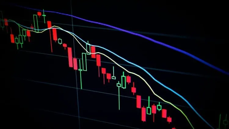 Bitcoin Trades Below 200-Week Moving Average for First Time Since 2021